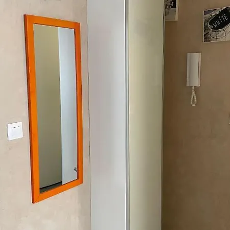 Juan Les Pins, T2 Cosy Et Confortable, Avec Parking En Sous-sol, Proche Plages Et Commerces