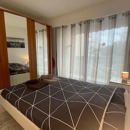 아파트 Juan Les Pins, T2 Cosy Et Confortable, Avec Parking En Sous-sol, Proche Plages Et Commerces