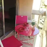 Juan Les Pins, T2 Cosy Et Confortable, Avec Parking En Sous-sol, Proche Plages Et Commerces Apartman