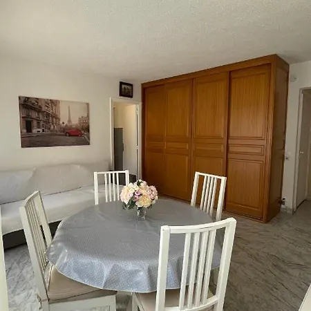 Juan Les Pins, T2 Cosy Et Confortable, Avec Parking En Sous-sol, Proche Plages Et Commerces Apartment Antibes