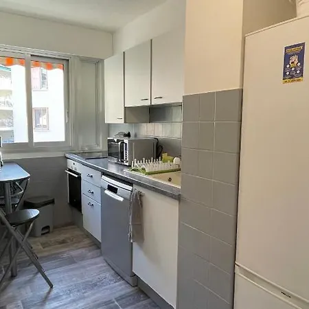 Juan Les Pins, T2 Cosy Et Confortable, Avec Parking En Sous-sol, Proche Plages Et Commerces
