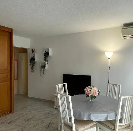 Juan Les Pins, T2 Cosy Et Confortable, Avec Parking En Sous-sol, Proche Plages Et Commerces *